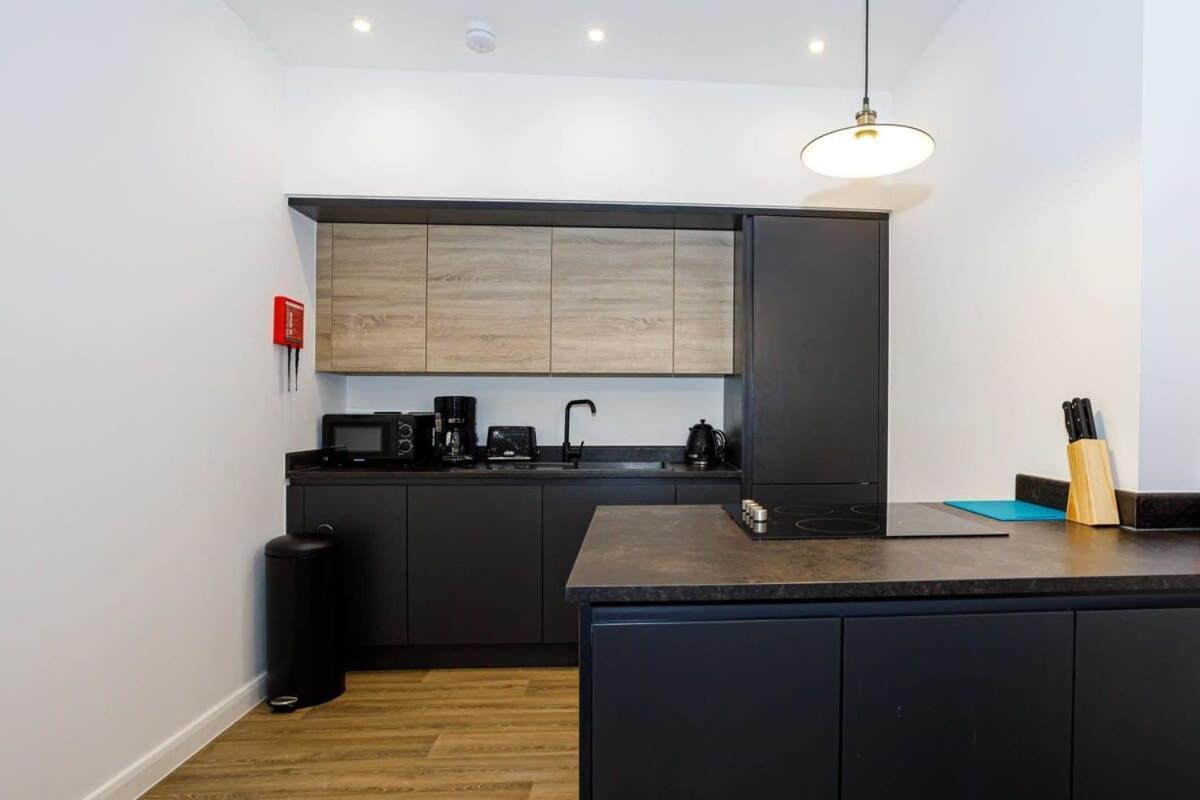 Contemporary 1 Bed Apartment Central Bolton Exterior photo