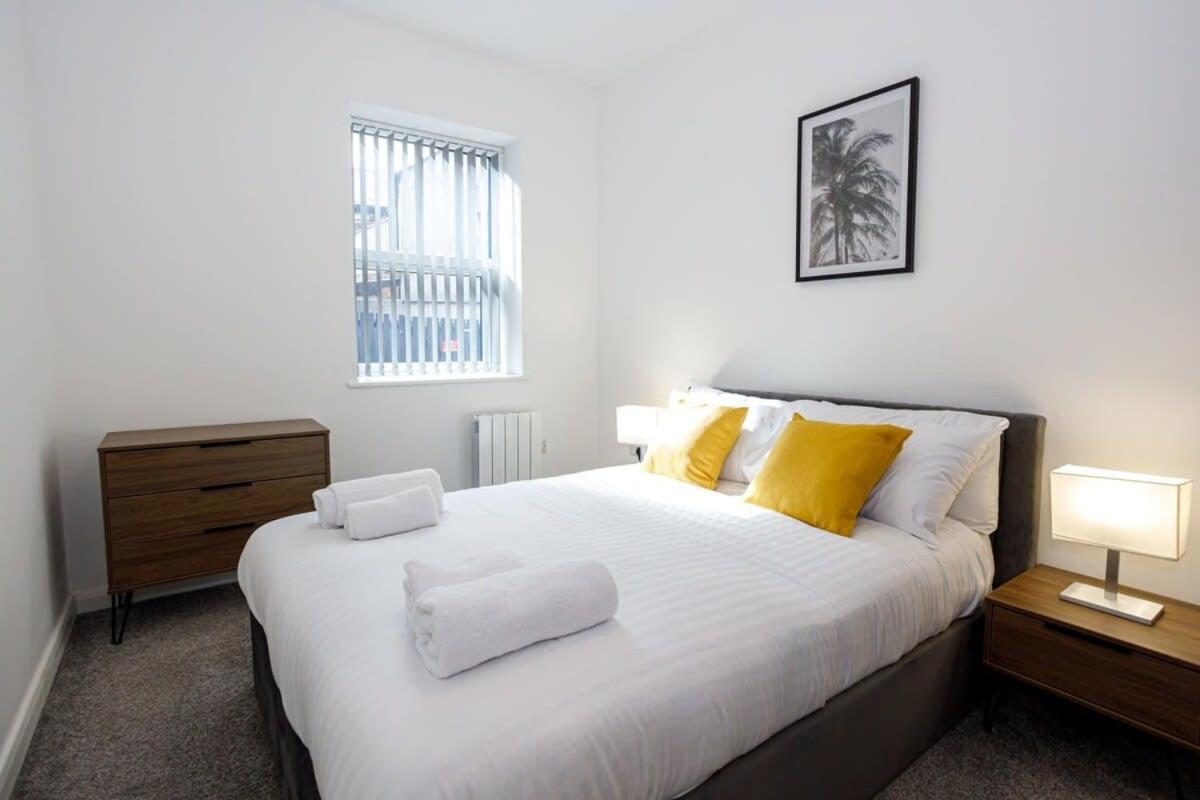 Contemporary 1 Bed Apartment Central Bolton Exterior photo