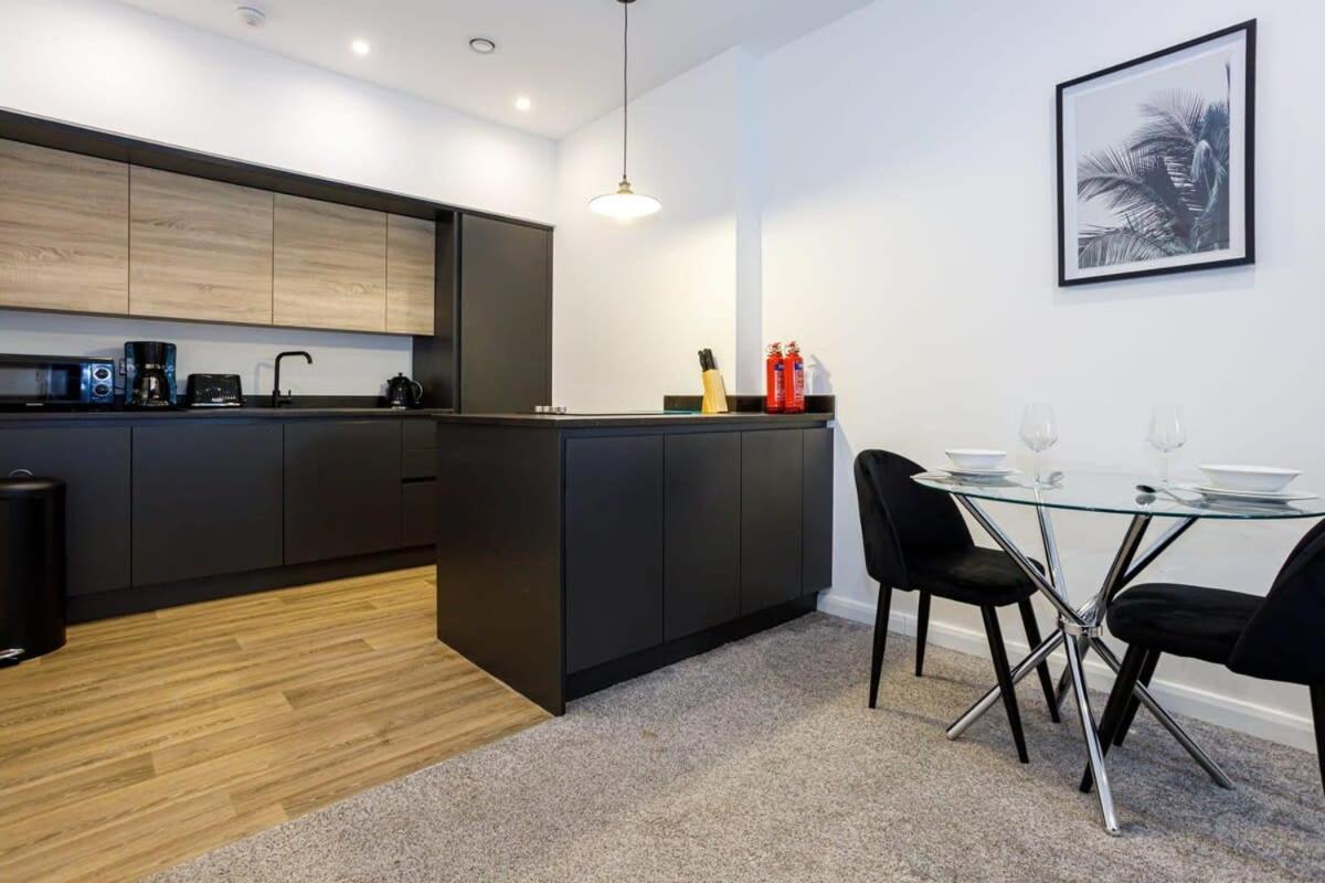 Contemporary 1 Bed Apartment Central Bolton Exterior photo