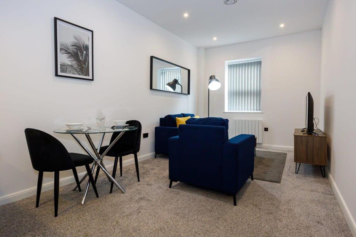 Contemporary 1 Bed Apartment Central Bolton Exterior photo
