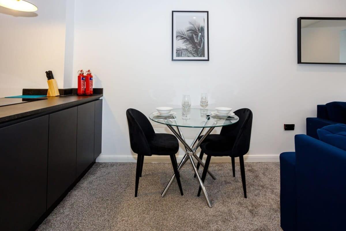 Contemporary 1 Bed Apartment Central Bolton Exterior photo